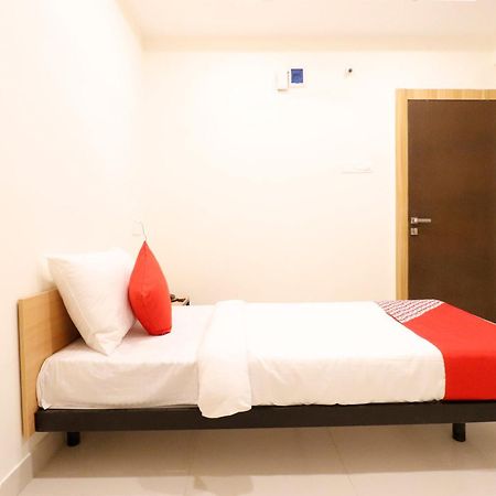Collection O 81759 Hotel 7 Treats Mundhva Exterior foto