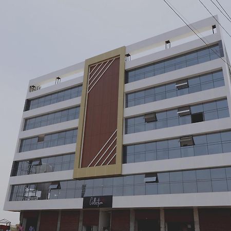 Collection O 81759 Hotel 7 Treats Mundhva Exterior foto